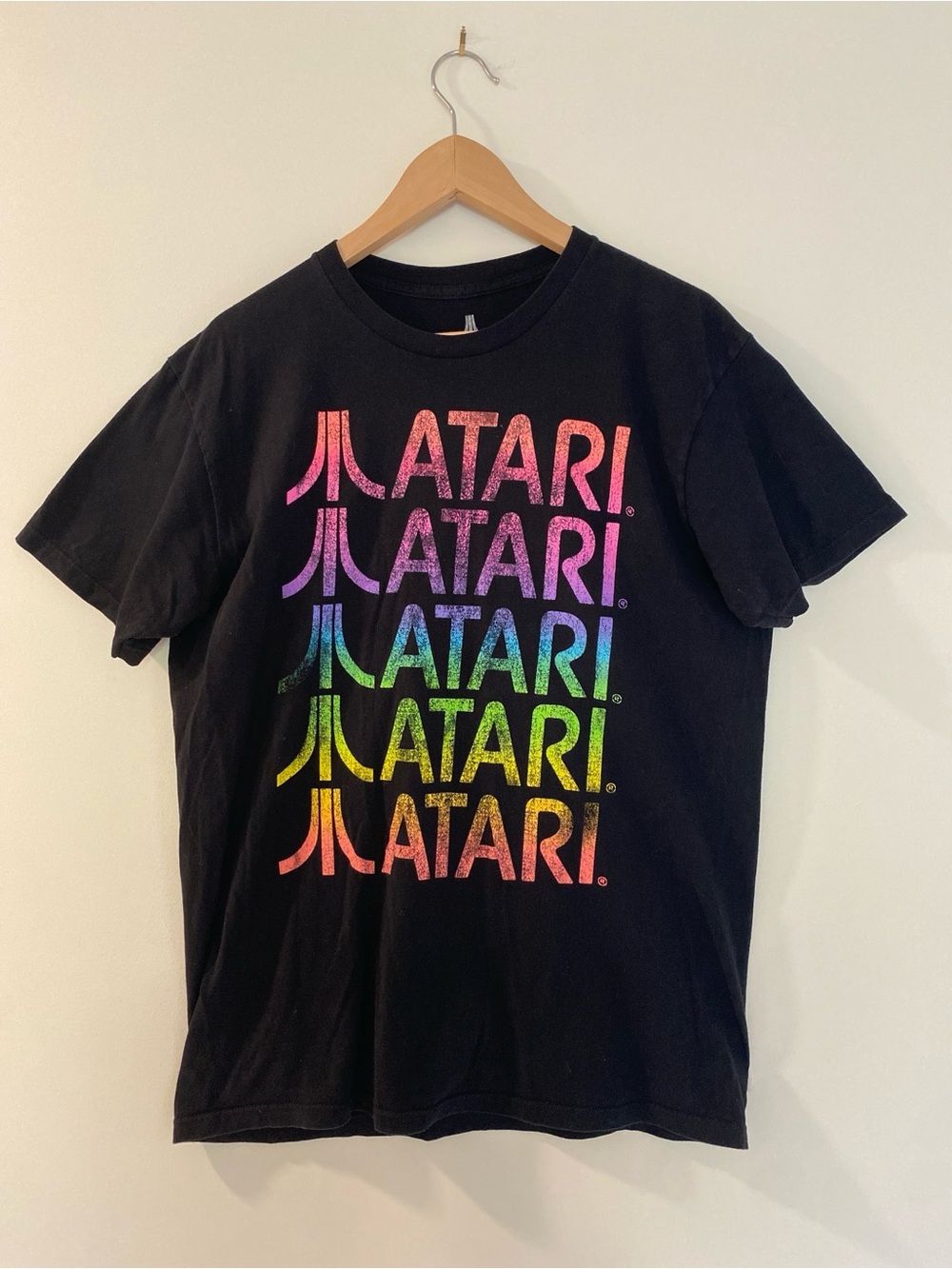 Vintage Atari Rainbow Logo Graphic T-Shirt Black Men’s/Unisex Large